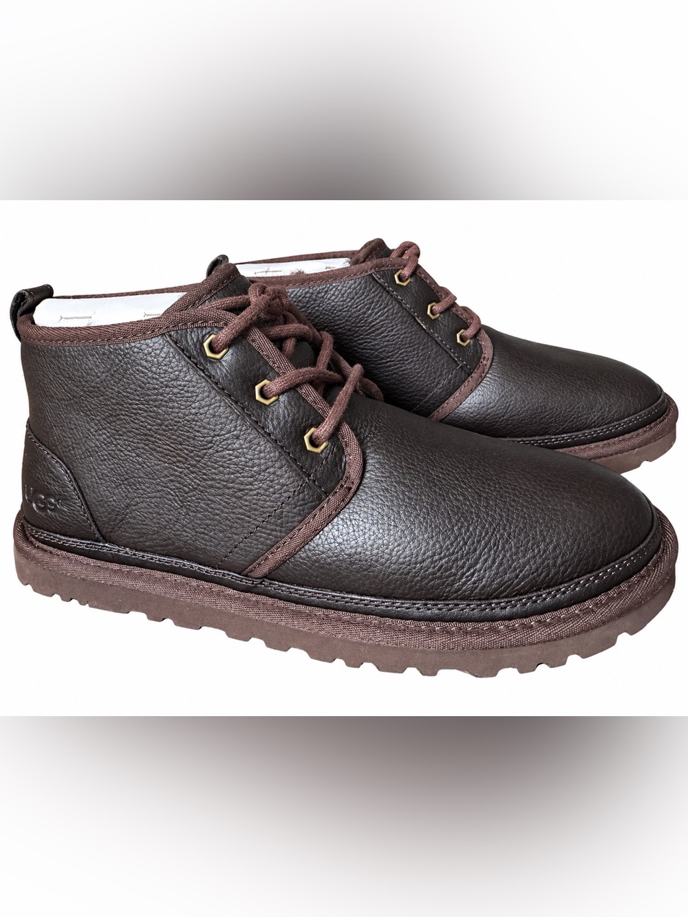 UGG Men's Neumel Leather Chukka Boot in the color China Tea Size 9. NIB